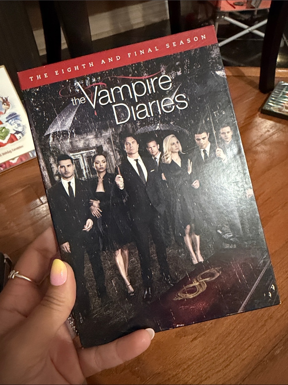The Vampire Diaries: The Eighth and Final Season (Black)